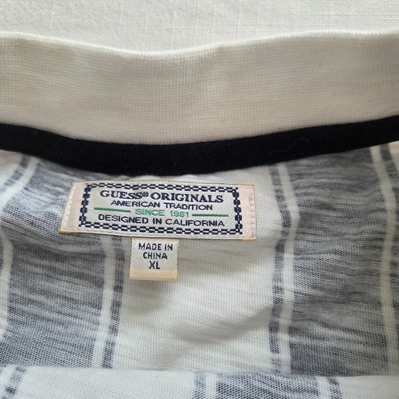 Guess Striped Black and White T-Shirt Vintage 90s Style XL - Picture 7 of 8